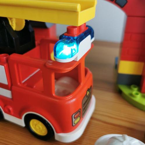 LEGO DUPLO Caserne de pompiers 10903