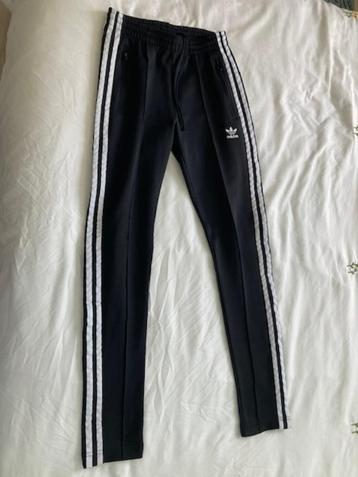 Zwarte trainingsbroek Adidas XS beschikbaar voor biedingen