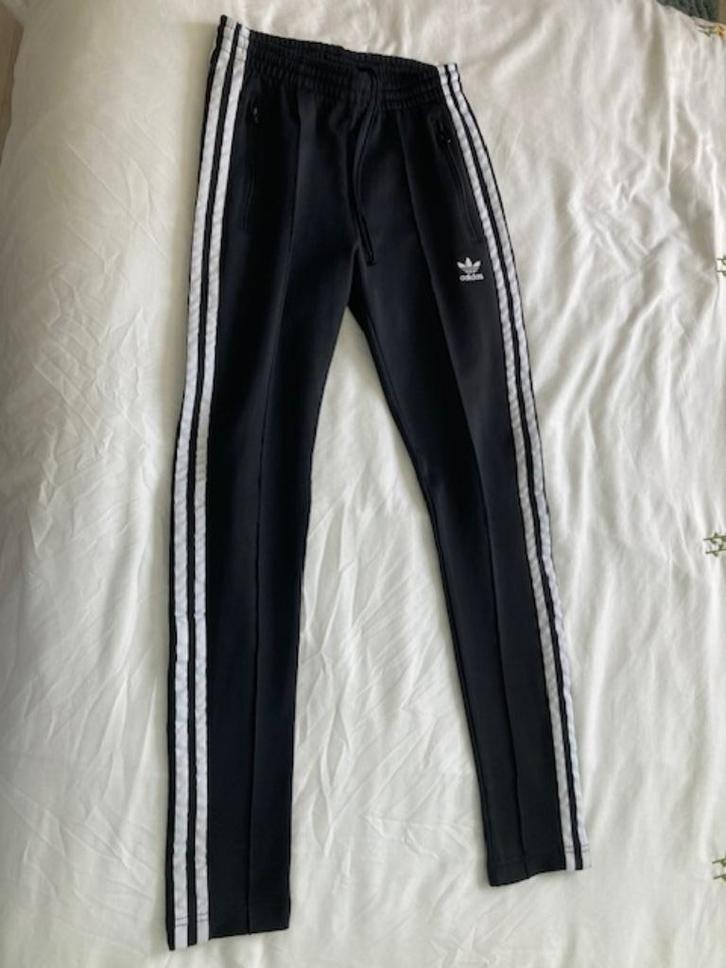Zwarte trainingsbroek Adidas XS, Kleding | Dames, Sportkleding, Nieuw, Fitness of Aerobics, Maat 34 (XS) of kleiner, Zwart, Ophalen of Verzenden