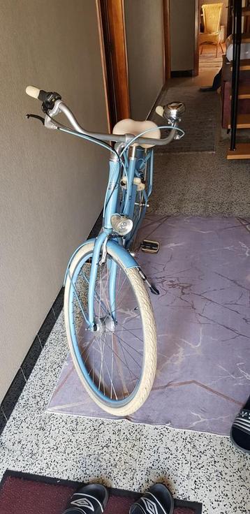 Prachtige Damesfiets oxford fleur beschikbaar voor biedingen