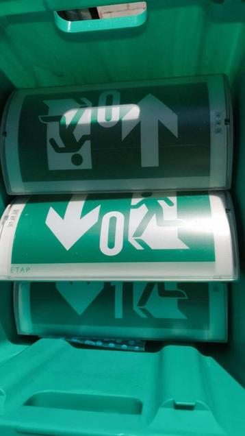 Te koop: 5x Nooduitgangborden ETAP Met Interne Accu en Licht beschikbaar voor biedingen