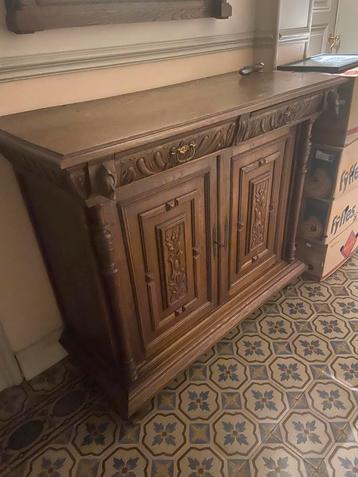 Tekoop kast  beschikbaar voor biedingen