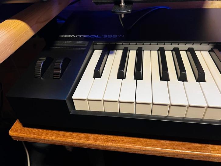 Native Instruments Kontrol S88 MK3, Muziek en Instrumenten, Midi-apparatuur, Zo goed als nieuw, Ophalen