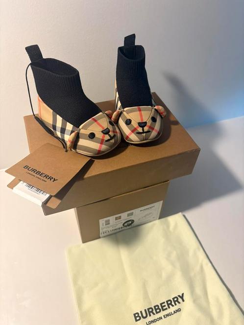 Burberry vintage Thomas bear slippers, Kinderen en Baby's, Babykleding | Schoentjes en Sokjes, Nieuw, Meisje, Schoentjes, Ophalen of Verzenden