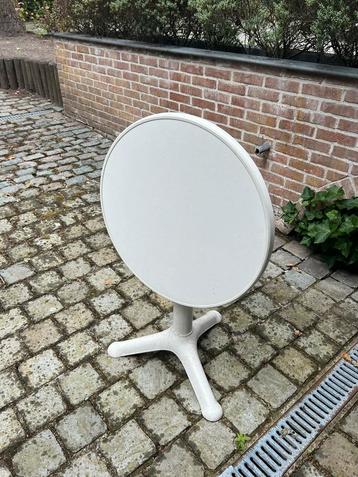 Opklapbaar tuin tafeltje beschikbaar voor biedingen