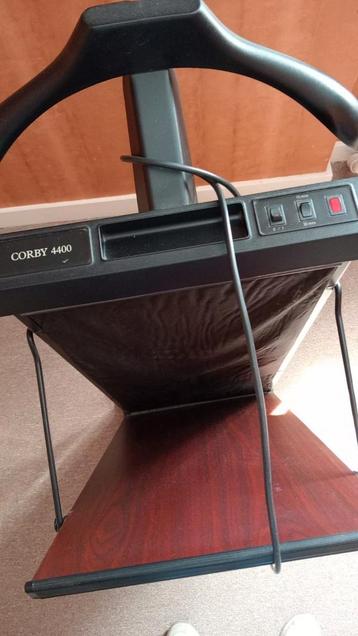 Broekpres Corby beschikbaar voor biedingen