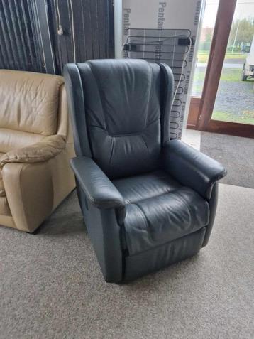 BUFFELLEDEREN ELEKTRISCHE RELAXZETEL MET UITSTAPFUNCTIE  beschikbaar voor biedingen