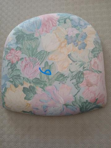 Stoelzit met koudschuim op houten plank (nog te overtrekken) beschikbaar voor biedingen