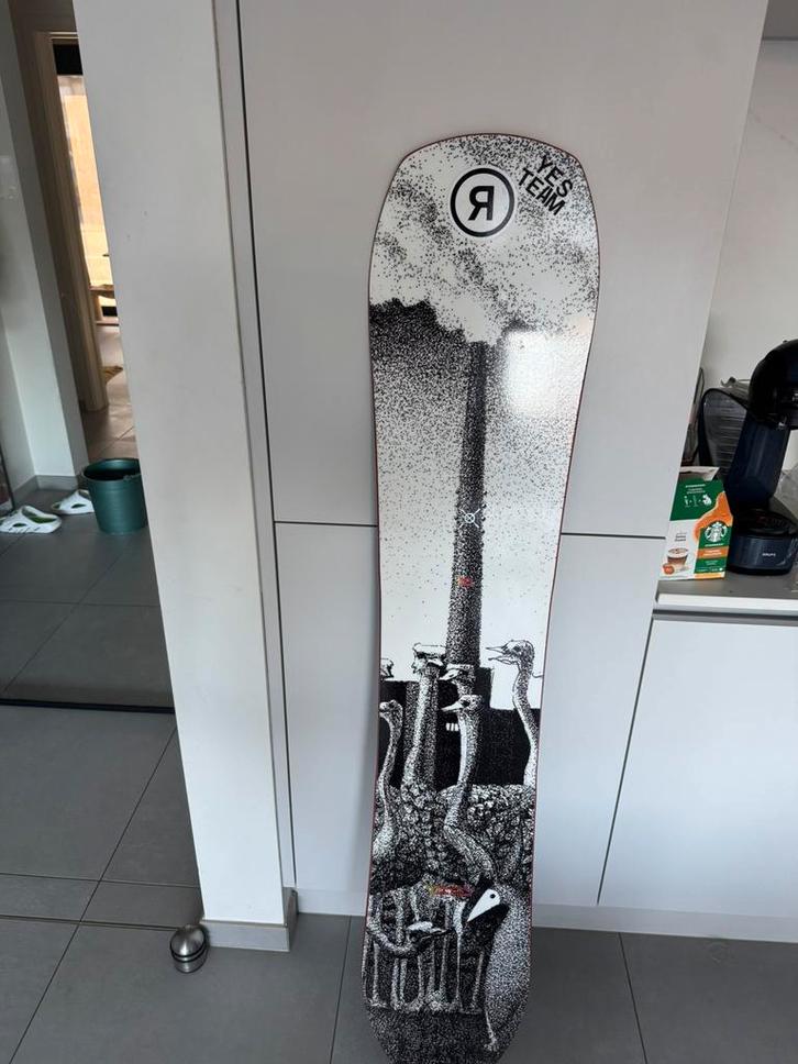 Snowboard Yes standard uninc 159cm 2024, Sports & Fitness, Snowboard, Comme neuf, Planche, Enlèvement