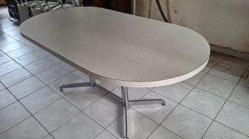 keukentafel beschikbaar voor biedingen