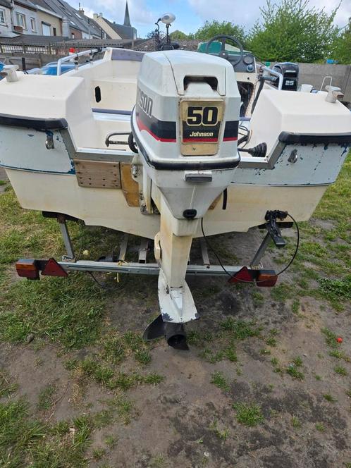 Boot met beetje opknapwerk te koop !!!, Watersport en Boten, Vis- en Consoleboten, Gebruikt, 30 tot 50 pk, 3 tot 6 meter, Benzine