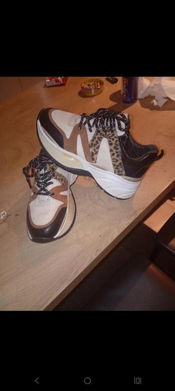 Basket femme MOOW taille 37. disponible aux enchères