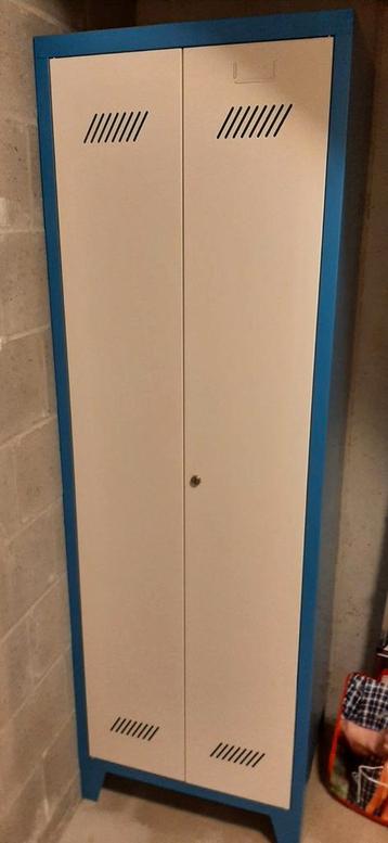 LOCKERKAST / DRINGEND WEG!!!!!!! beschikbaar voor biedingen