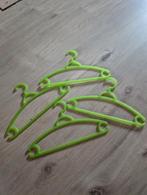 4 groene kleerhangers kapstokken, Ophalen of Verzenden, Gebruikt
