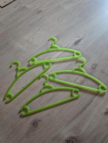 4 groene kleerhangers kapstokken, Enlèvement ou Envoi, Utilisé