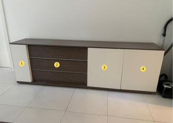 Moderne dressoir / kast in houtlook beschikbaar voor biedingen