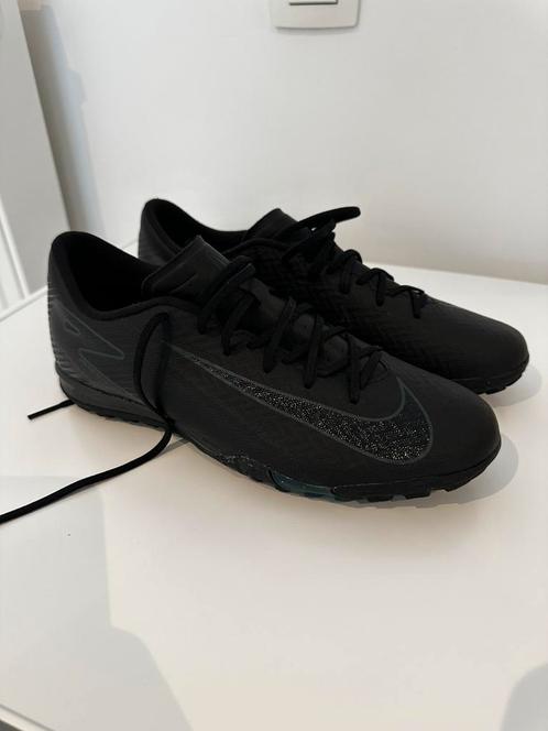 2 x Voetball schoenen Nike (maat 42), Sport en Fitness, Voetbal, Schoenen, Ophalen