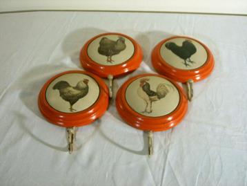 Vier kapstokjes beschikbaar voor biedingen