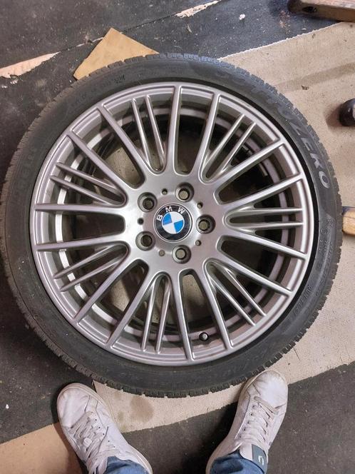 18 inch jantes BMW série 1,2,3 originales avec pneus d'hiver, Autos : Pièces & Accessoires, Pneus & Jantes, Pneu(s), 18 pouces