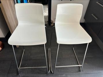 Hoge stoelen beschikbaar voor biedingen