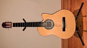 klassieke gitaar met cutaway - elektro-akoestisch beschikbaar voor biedingen