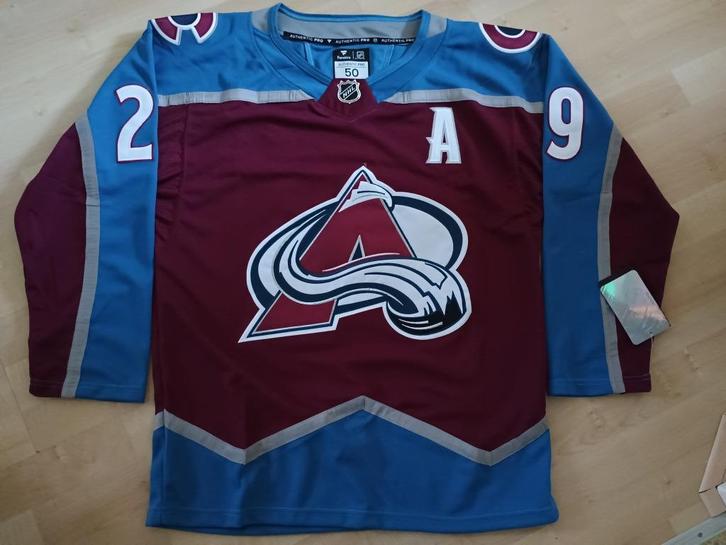Colorado Avalanche Jersey MacKinnon maat: M, Sport en Fitness, IJshockey, Nieuw, Kleding, Verzenden