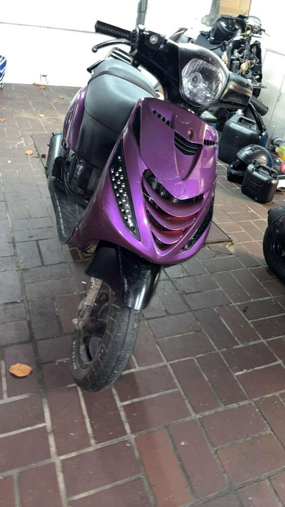 Zip 150cc stage 1, Fietsen en Brommers, Scooters | Piaggio, Zo goed als nieuw, Zip, Elektrisch, Ophalen of Verzenden