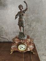 Antieke klok met beeld van julien caussé-cadet, Antiek en Kunst, Ophalen