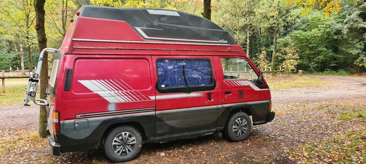 Nissan Urvan Campervan, Auto's, Nissan, Particulier, Diesel, 3 deurs, Handgeschakeld, Rood, Grijs, Stof, Achterwielaandrijving