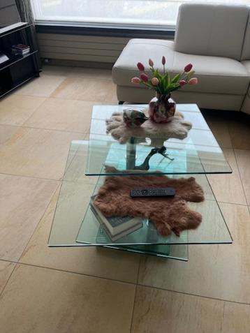 Glazen salontafel beschikbaar voor biedingen