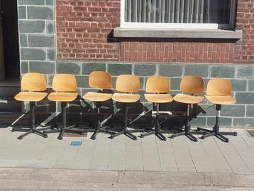 6 vintage labostoelen beschikbaar voor biedingen