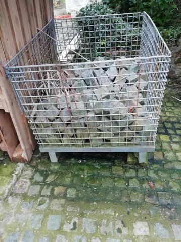staalmanden  opslag  hout stenen beschikbaar voor biedingen