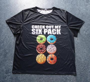 Te koop nieuw zwart T-shirt met print (maat: 3XL). beschikbaar voor biedingen