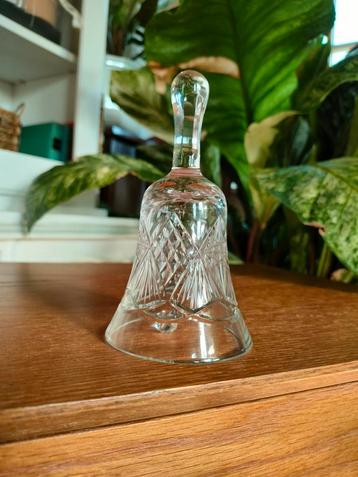 Vintage glazen tafelbel beschikbaar voor biedingen