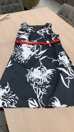 Suitekleed Linea Raffaelli zwart-wit met rood accent, Kleding | Dames, Ophalen, Zo goed als nieuw, Maat 42/44 (L), Rood