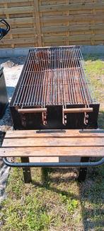 Te geef: grote BBQ in gebruikte staat, Tuin en Terras, Houtskoolbarbecues, Ophalen, Gebruikt