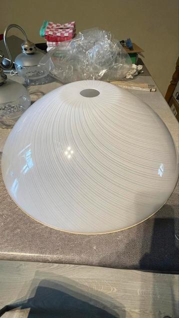 Abat jour beschikbaar voor biedingen