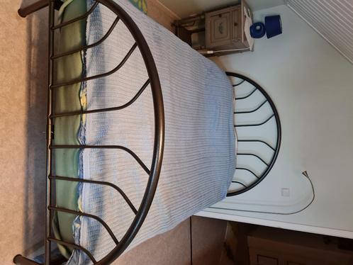 anderhalf bed met matras — stevig en comfortabel, Huis en Inrichting, Slaapkamer | Bedden, Zo goed als nieuw, Tweepersoons, 140 cm
