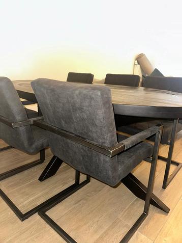 Eettafel mangohout + 6 stoelen beschikbaar voor biedingen