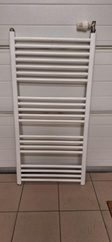 Badkamer radiator met Therm.kraan voor op C.V. beschikbaar voor biedingen