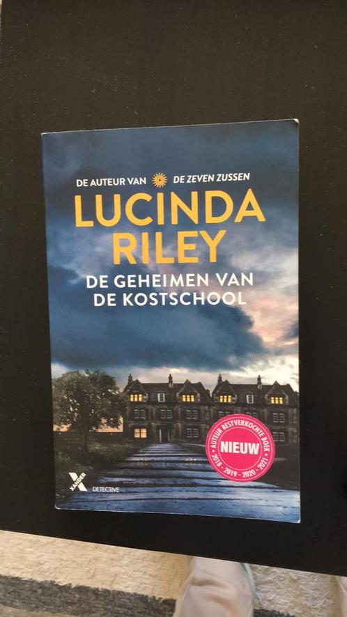 Lucinda Riley - De geheimen van de kostschool, Livres, Littérature, Comme neuf, Enlèvement ou Envoi