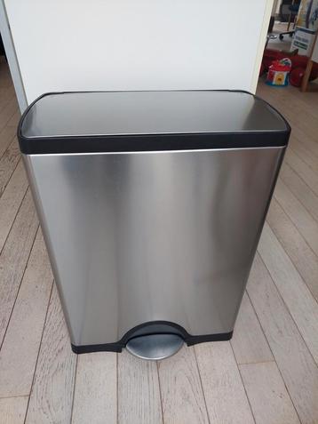 Simplehuman dubbele vuilnisbak (30L+16L), pedaalbediend beschikbaar voor biedingen
