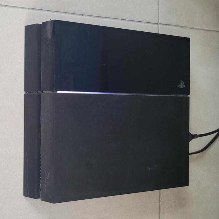 Ps4 te koop met controler en officiele draadloze headset, Games en Spelcomputers, Games | Sony PlayStation 4, Zo goed als nieuw