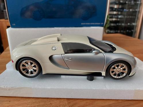 Minichamps 1/18 Bugatti veyron LCentenaire 2009 White /Blue, Hobby en Vrije tijd, Modelauto's | 1:18, Zo goed als nieuw, Auto