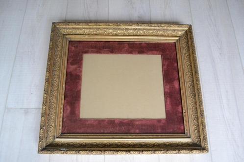 Antieke sierlijst met rood fluweel, Huis en Inrichting, Woonaccessoires | Lijsten, Gebruikt, 50 tot 75 cm, Minder dan 50 cm, Hout
