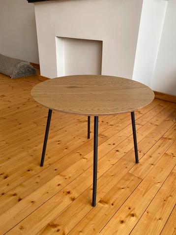 Bijzettafel beschikbaar voor biedingen