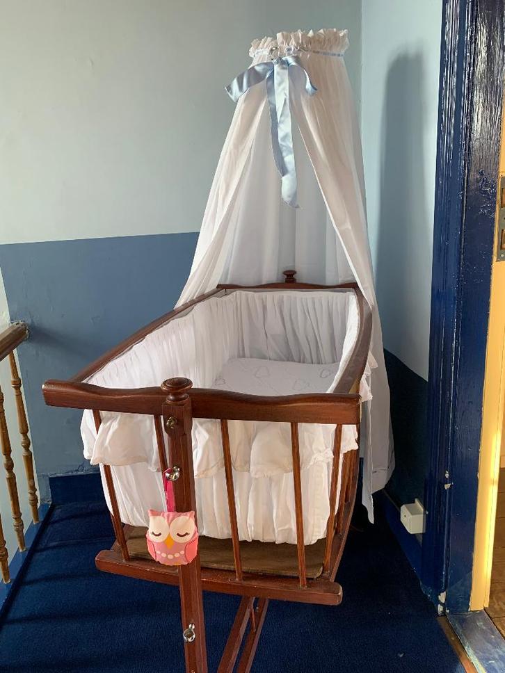 wieg in mahoniehout met hemel, Enfants & Bébés, Chambre d'enfant | Lits, Utilisé, Moins de 140 cm, Moins de 70 cm, Matelas, Enlèvement