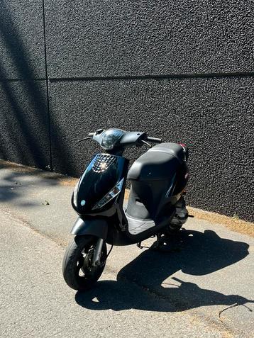 Piaggio zip 2t B klasse “nieuwstaat” beschikbaar voor biedingen