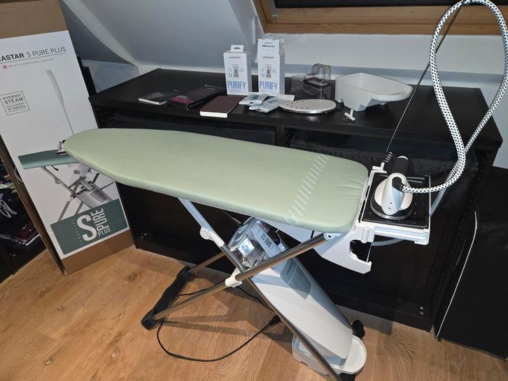 Laurastar S Pure Plus met extra accessoires, 4maand oud, Elektronische apparatuur, Strijkijzers en Strijkplanken, Zo goed als nieuw