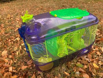 Hamsterkooi en andere accessoires beschikbaar voor biedingen